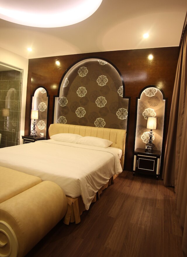 ハンズ フライデイ ロイヤル ホテル