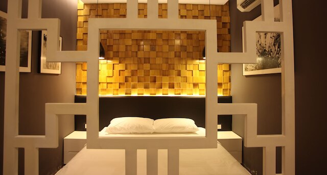 ハンズ フライデイ ロイヤル ホテル