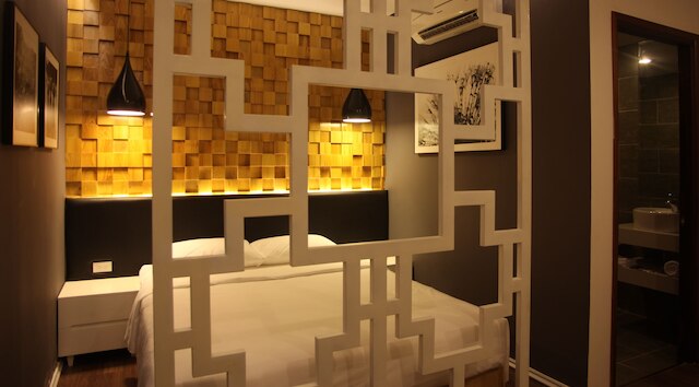 ハンズ フライデイ ロイヤル ホテル