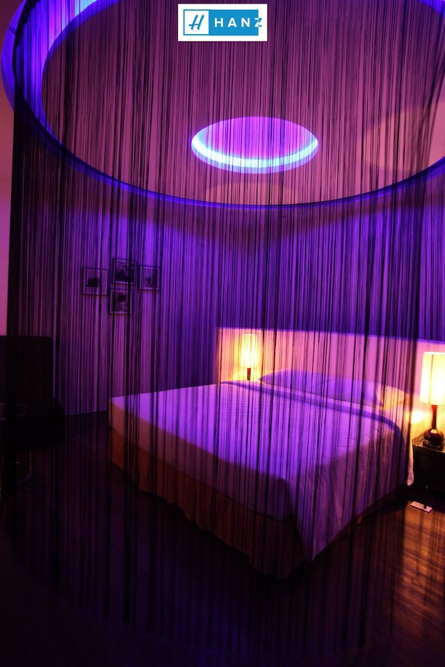 ハンズ フライデイ ロイヤル ホテル