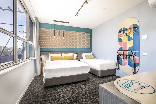 ロイヤル ホテル バイ ナイトキャップ ソーシャル