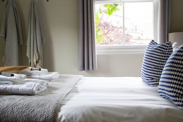 ロック キーパーズ コテージ - ディタッチド ハウス イン ザ シティ