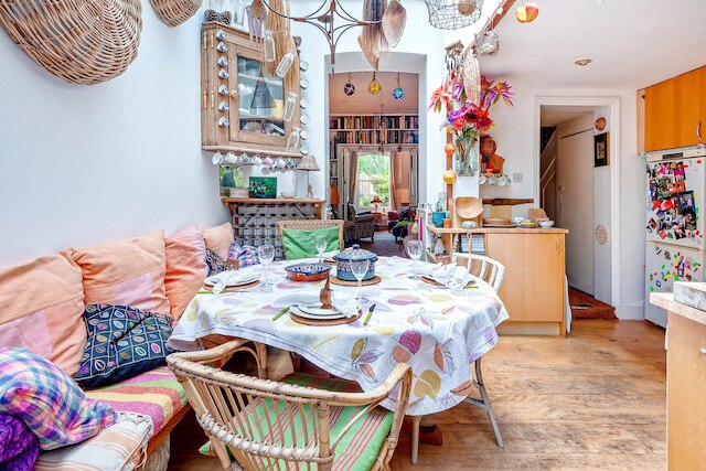 エンチャンティン ハマースミス ホーム クロース トゥ シェパーズ ブッシュ バイ アンダーテドーアマット