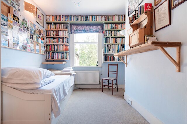 エンチャンティン ハマースミス ホーム クロース トゥ シェパーズ ブッシュ バイ アンダーテドーアマット