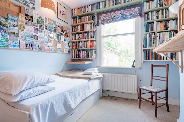 エンチャンティン ハマースミス ホーム クロース トゥ シェパーズ ブッシュ バイ アンダーテドーアマット