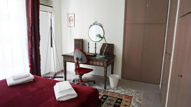 ア フー ステップス フロム シンタグマ アンド プラカ