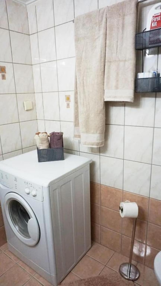 ア フー ステップス フロム シンタグマ アンド プラカ