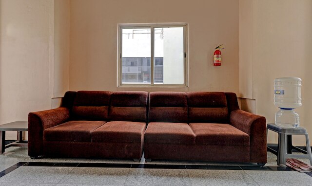 グル コンフォート 100 m フロム アポロ ホスピタル