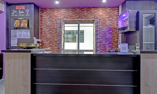 グル コンフォート 100 m フロム アポロ ホスピタル