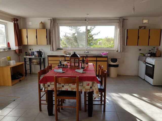 ラスティック ヴィラ ウィズ プール, スリープス 6 & テラス