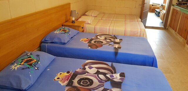 ラスティック ヴィラ ウィズ プール, スリープス 6 & テラス