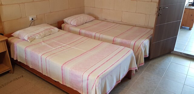 ラスティック ヴィラ ウィズ プール, スリープス 6 & テラス