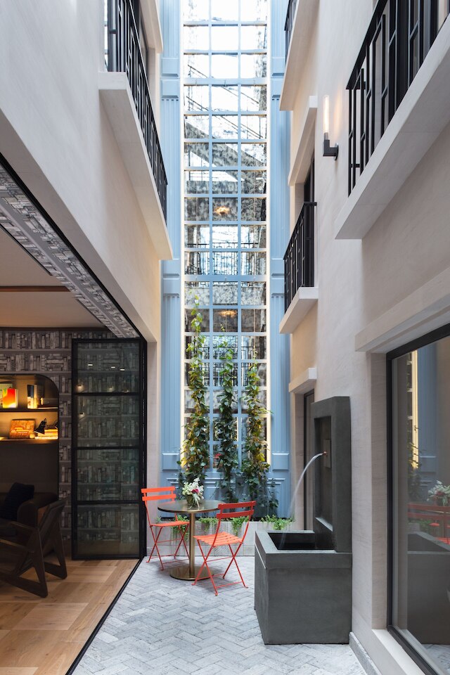 ザ アレスト ホテル