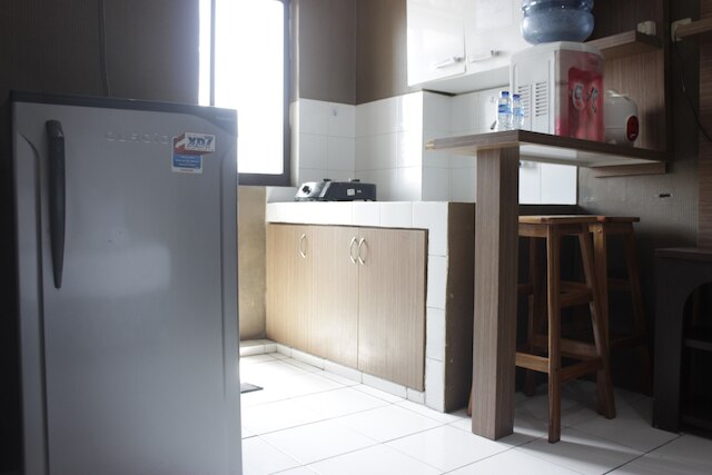 ミニマリスト スタジオ ルーム アット ゲートウェイ アーマド ヤニ チカダズ アパートメント