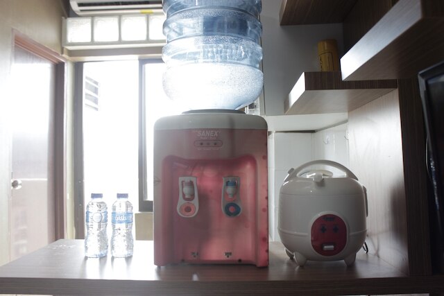 ミニマリスト スタジオ ルーム アット ゲートウェイ アーマド ヤニ チカダズ アパートメント