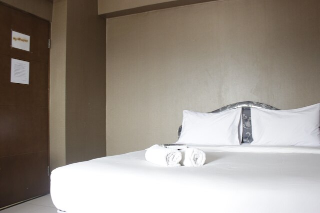 ミニマリスト スタジオ ルーム アット ゲートウェイ アーマド ヤニ チカダズ アパートメント