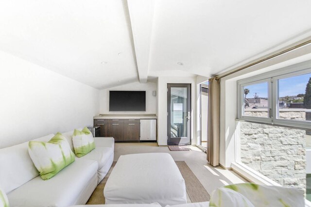 ウィスパリング アイリス