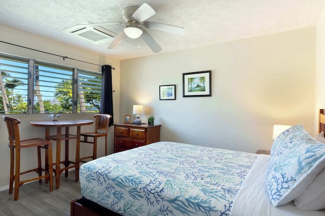 サーフ & ラケット クラブ #24 ニュー ベッドズ, ニュー ユー！