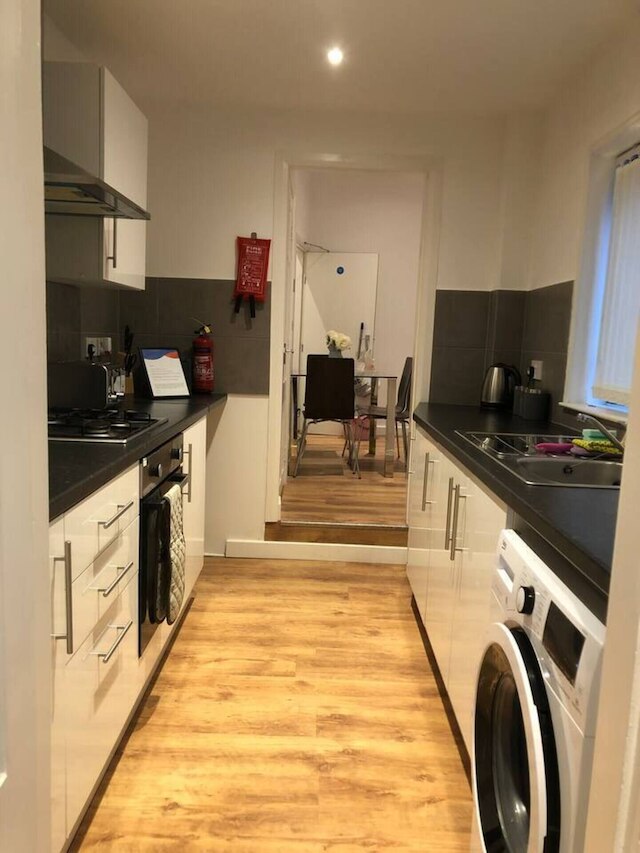 ラブリー 4- ベッド ハウス イン アンフィールド オール エンスイート