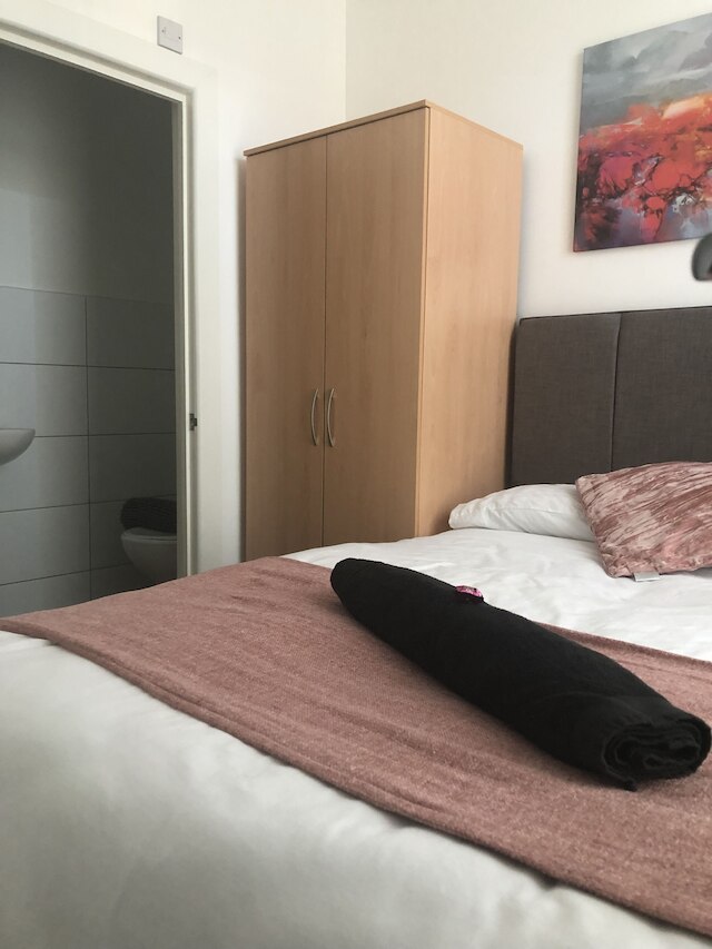 ラブリー 4- ベッド ハウス イン アンフィールド オール エンスイート