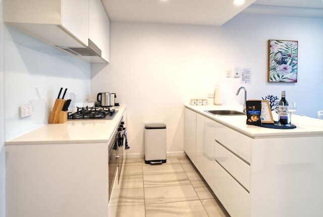 ベッBルーム フード ドリンク ハブ プール 2 カーズ ジム ルーフトップ