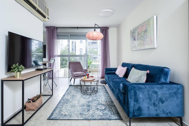 アパートメン ウィズ バルコニー イン ザ ハート オブ TLV