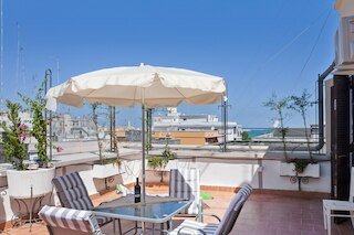 ラ ベッラ ビスタ バリ シー ビュー テラス アパートメン