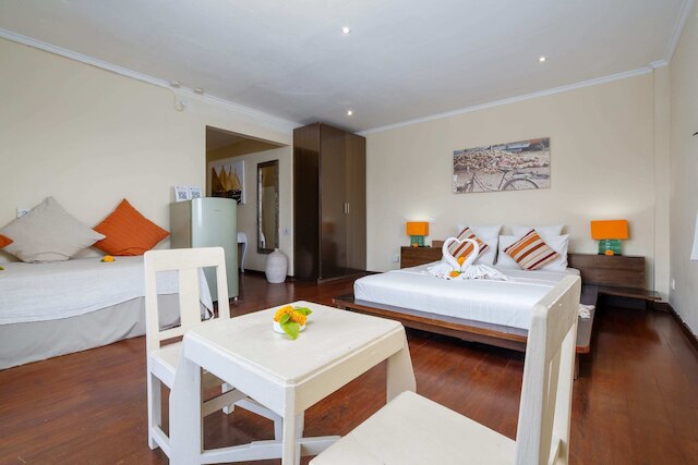 スタジオズ バワ & アタス