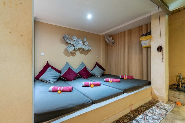 スタジオズ バワ & アタス