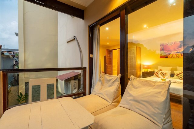 スタジオズ バワ & アタス