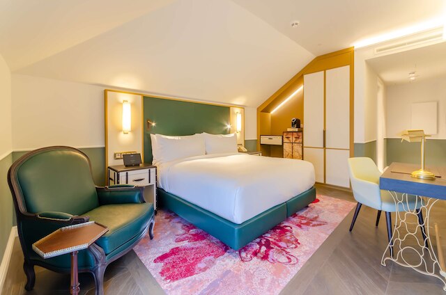 ザ エメラルド ハウス リスボン キュリオ コレクション バイ ヒルトン