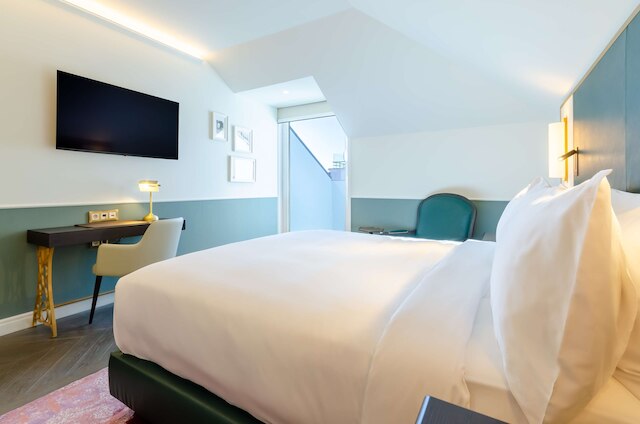 ザ エメラルド ハウス リスボン キュリオ コレクション バイ ヒルトン