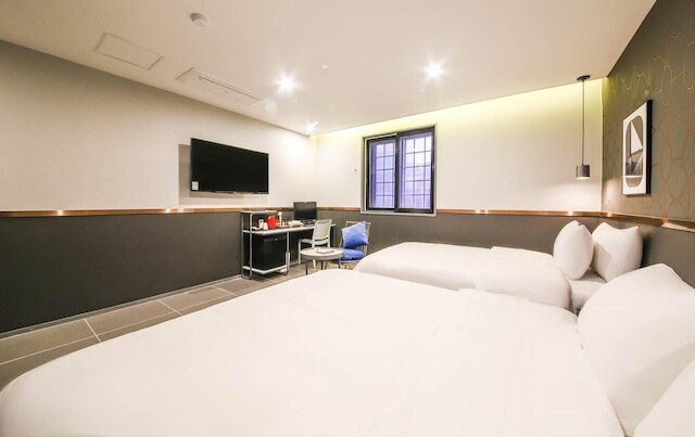 Gupo Brown-Dot Hotel