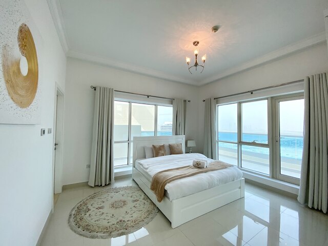 (ラックス アパートメント ウィズ パノラミック ビューズ アンド テラス