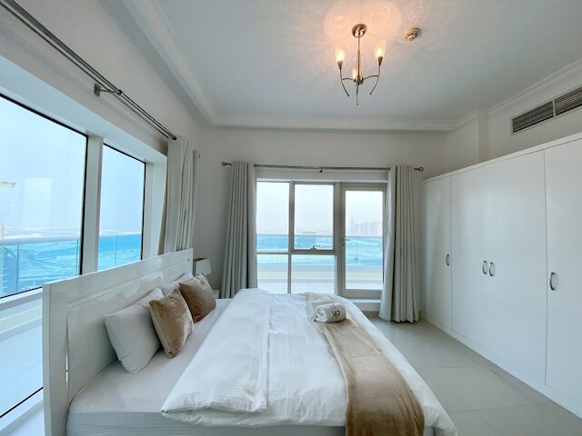 (ラックス アパートメント ウィズ パノラミック ビューズ アンド テラス