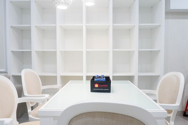 スペーシャス ベッBRム アパートメント アット プラクス