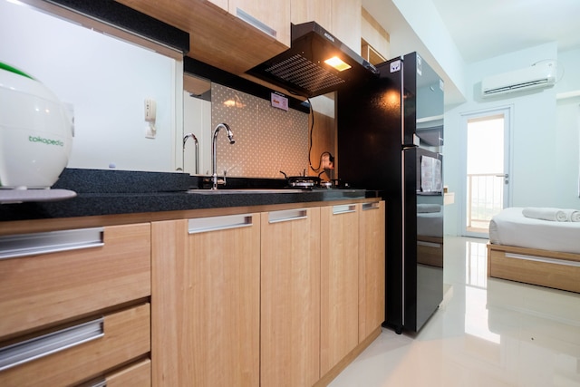 コンフィ アンド ナイス スタジオ アパートメント アット タマンサリ マホガニー