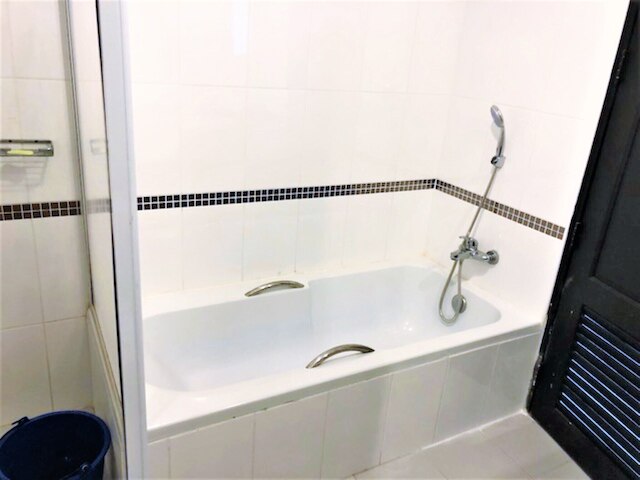 プラチナスイーツ、テップラシットロード - ラージトップフロアスタジオ