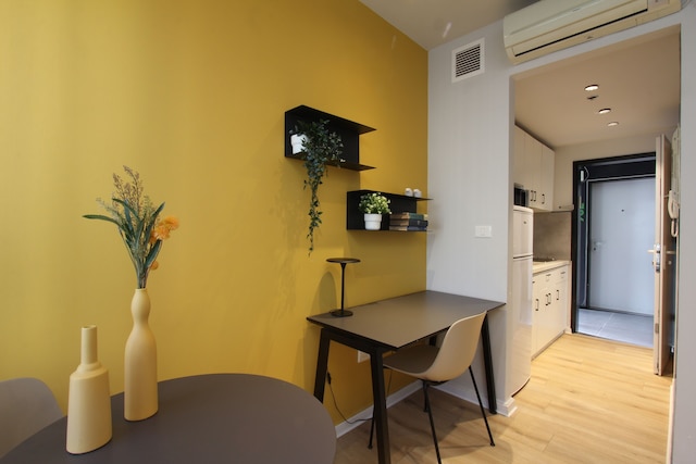 TLV TAU By Seanrent - TLV TAU バイ ショーンレント