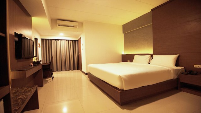 B2 チャン プアク ゲート プレミア ホテル