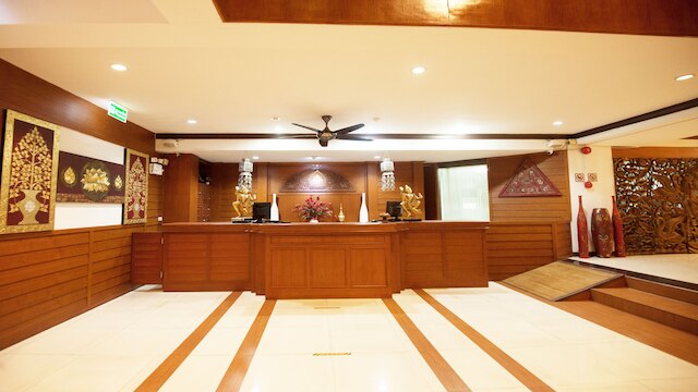 B2 チャン プアク ゲート プレミア ホテル