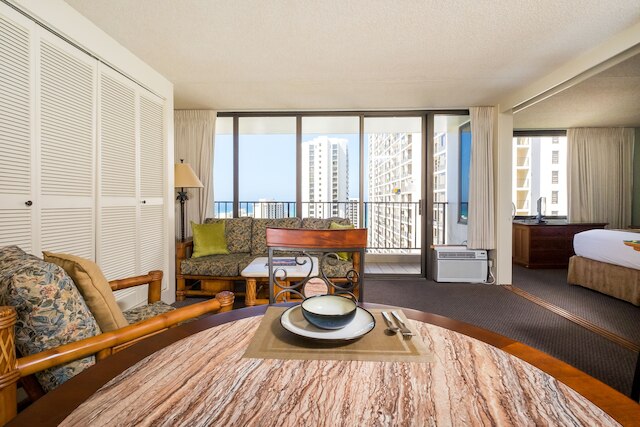 ワイキキ バンヤン アメージング ウォーク トゥ ザ ビーチ