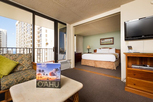 ワイキキ バンヤン アメージング ウォーク トゥ ザ ビーチ