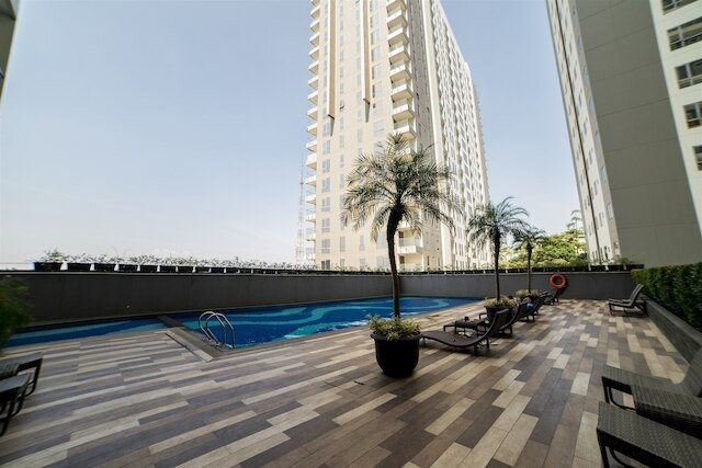 スペーシャス アンド モダン スタジオ ルーム アット ガレリ チウンブルイット 3 ニア ウンパル