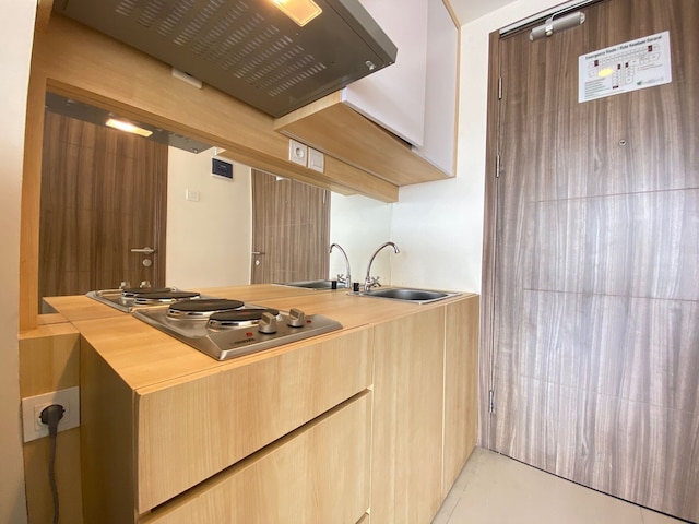 スペーシャス アンド モダン スタジオ ルーム アット ガレリ チウンブルイット 3 ニア ウンパル