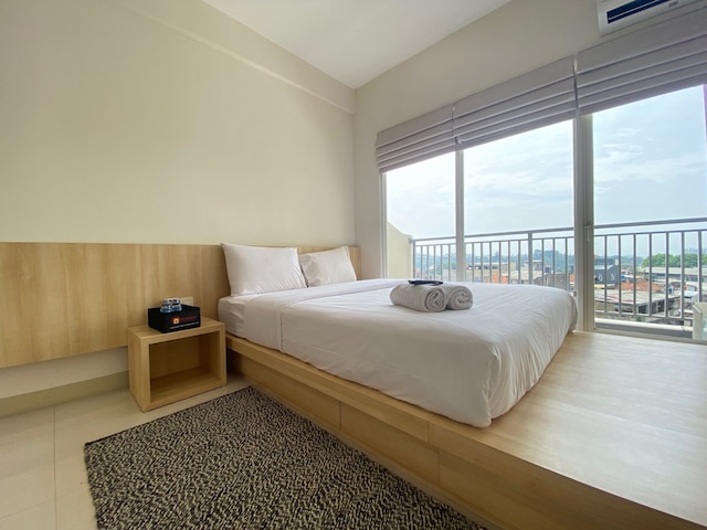 スペーシャス アンド モダン スタジオ ルーム アット ガレリ チウンブルイット 3 ニア ウンパル