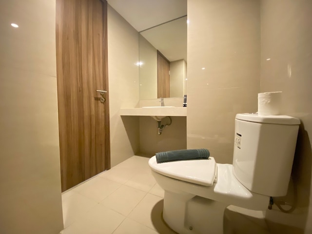 スペーシャス アンド モダン スタジオ ルーム アット ガレリ チウンブルイット 3 ニア ウンパル