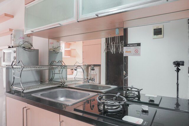 コンフィ アンド タィディ スタジオ アパートメント アット タマンサリ スディルマン