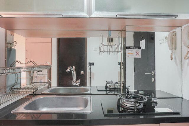 コンフィ アンド タィディ スタジオ アパートメント アット タマンサリ スディルマン