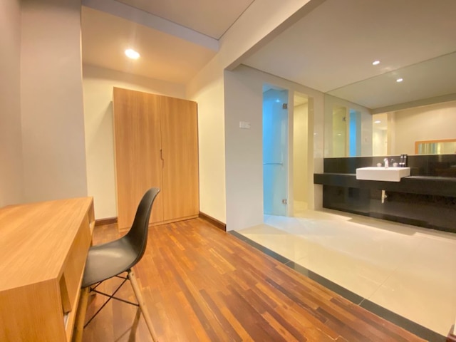 ファブュラウス ベッBR ロフト アパートメント ウィズ プライベート バサブ アット エル ロイヤル